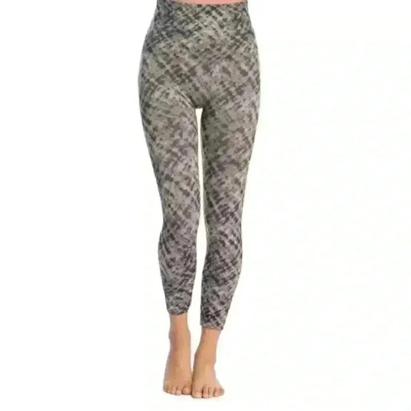 Spanx Leggings Size 1X Green Gray Look At Me Now Tie Dye Watercolor Pants EUC - Picture 1 of 9